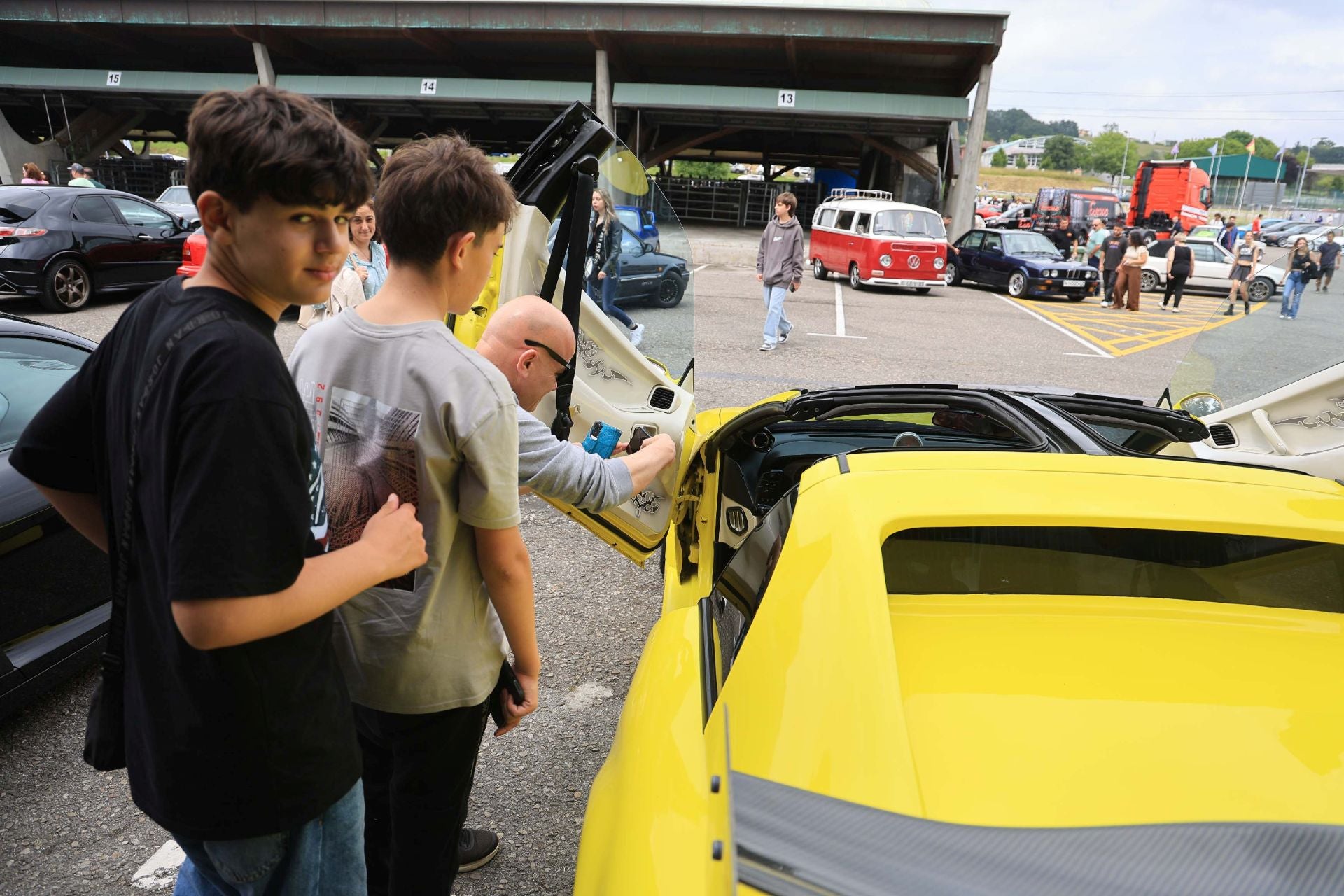 El motor de lujo revoluciona Pola de Siero