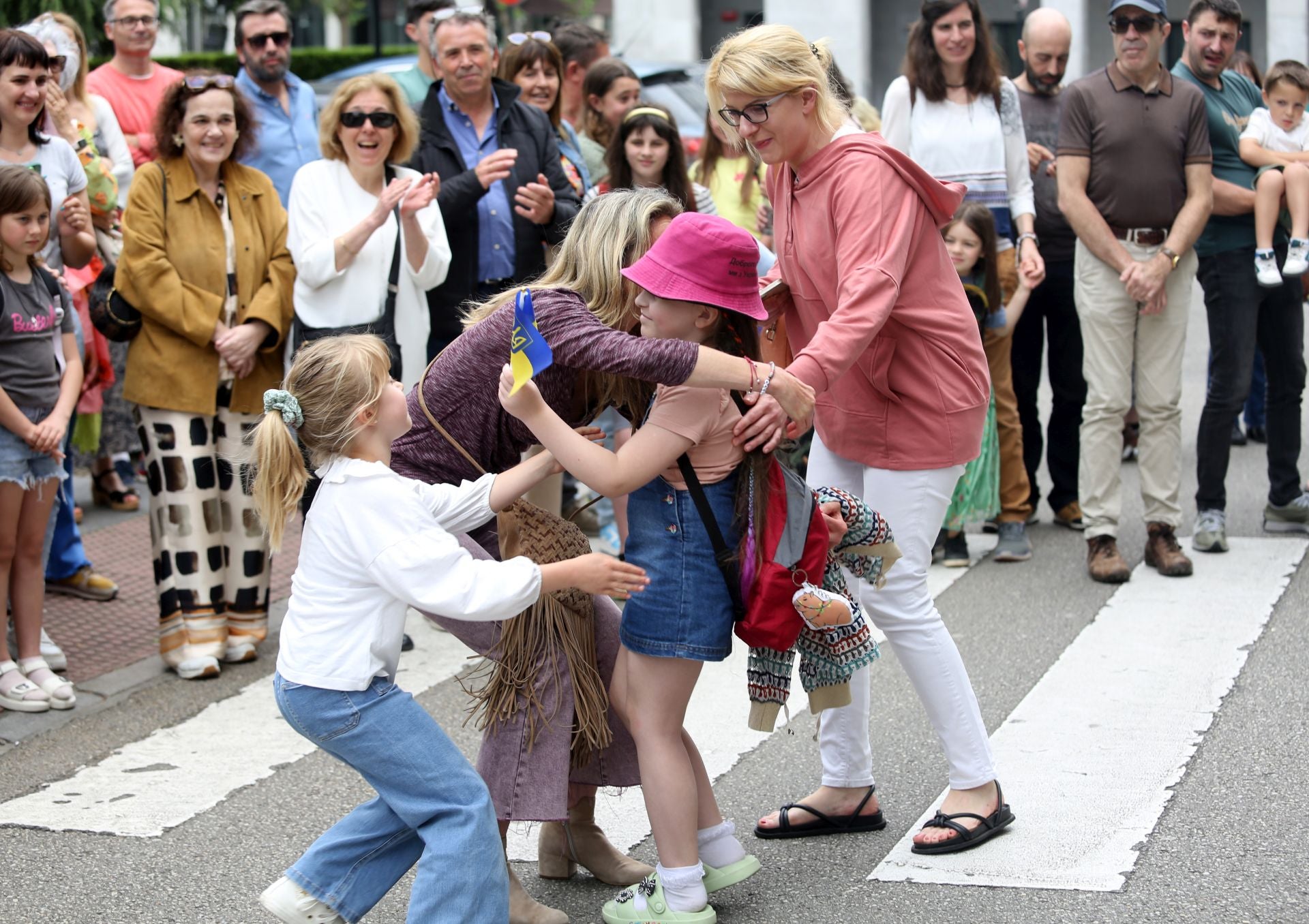 60 niños ucranianos llegan a Asturias a pasar el verano con familias de acogida