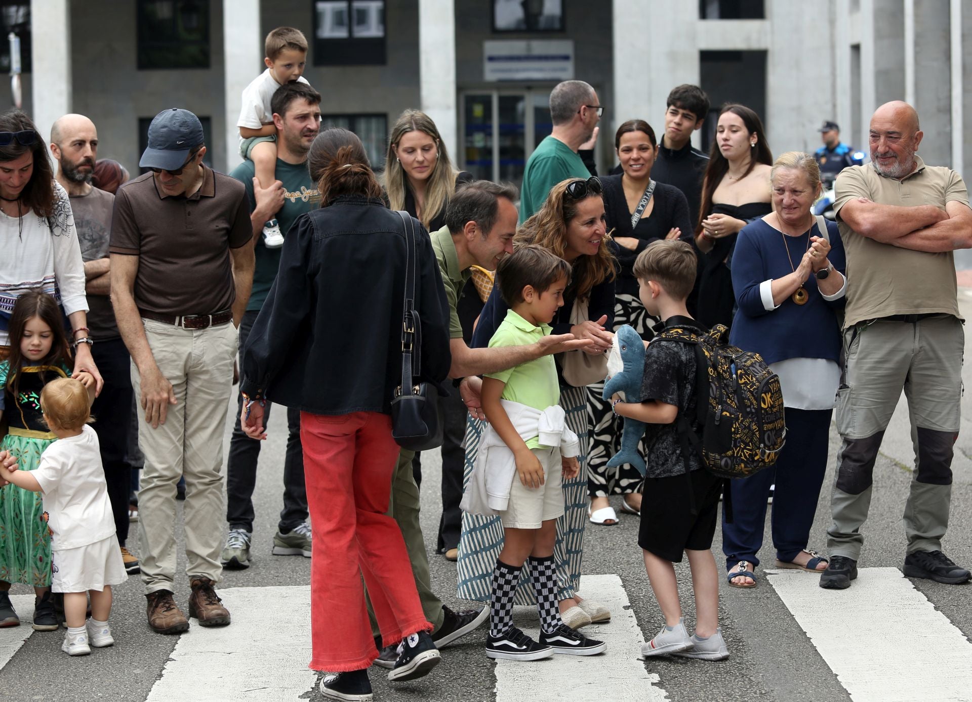60 niños ucranianos llegan a Asturias a pasar el verano con familias de acogida