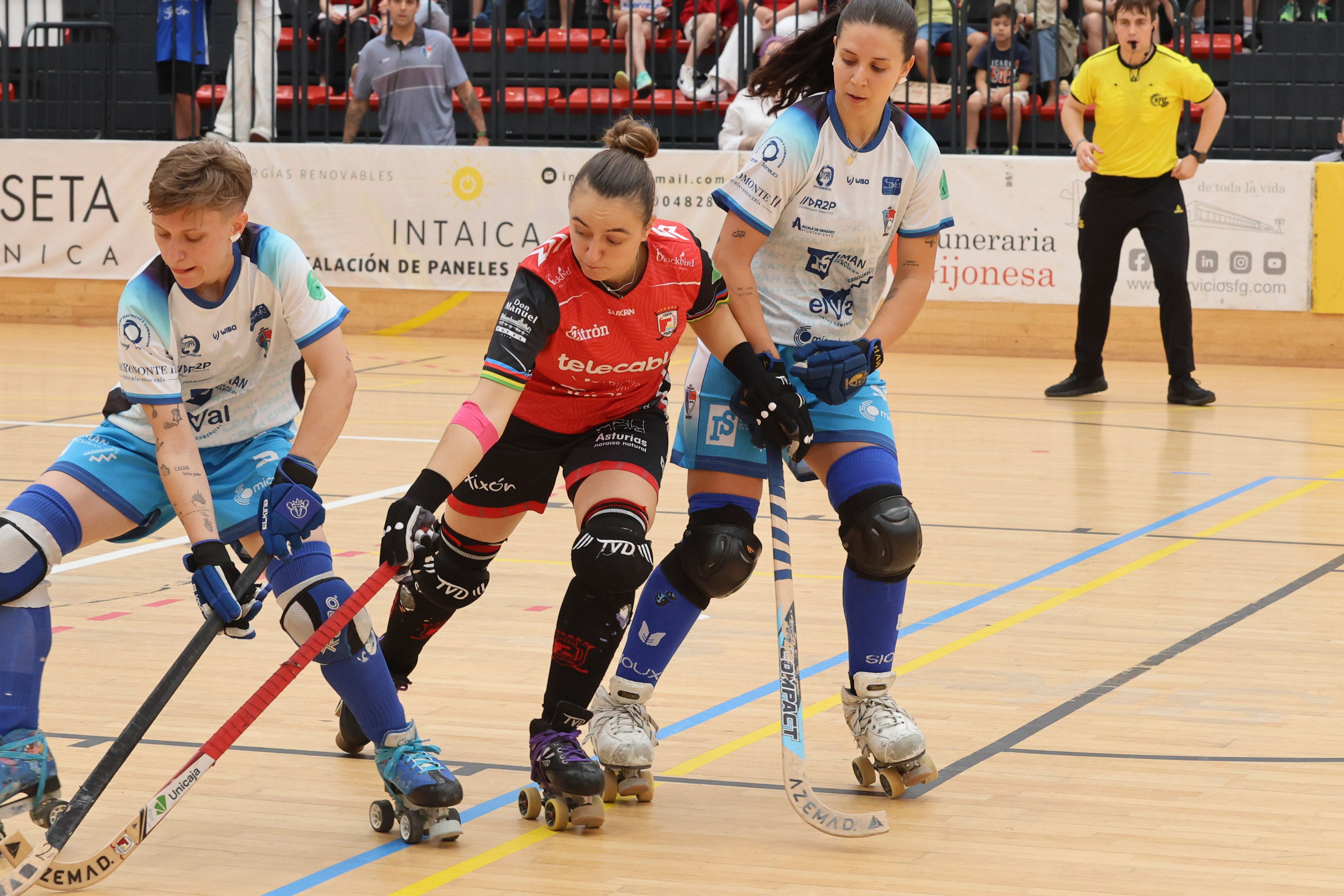 Entre la alegría y el llanto: las imágenes del último partido del Telecable Hockey