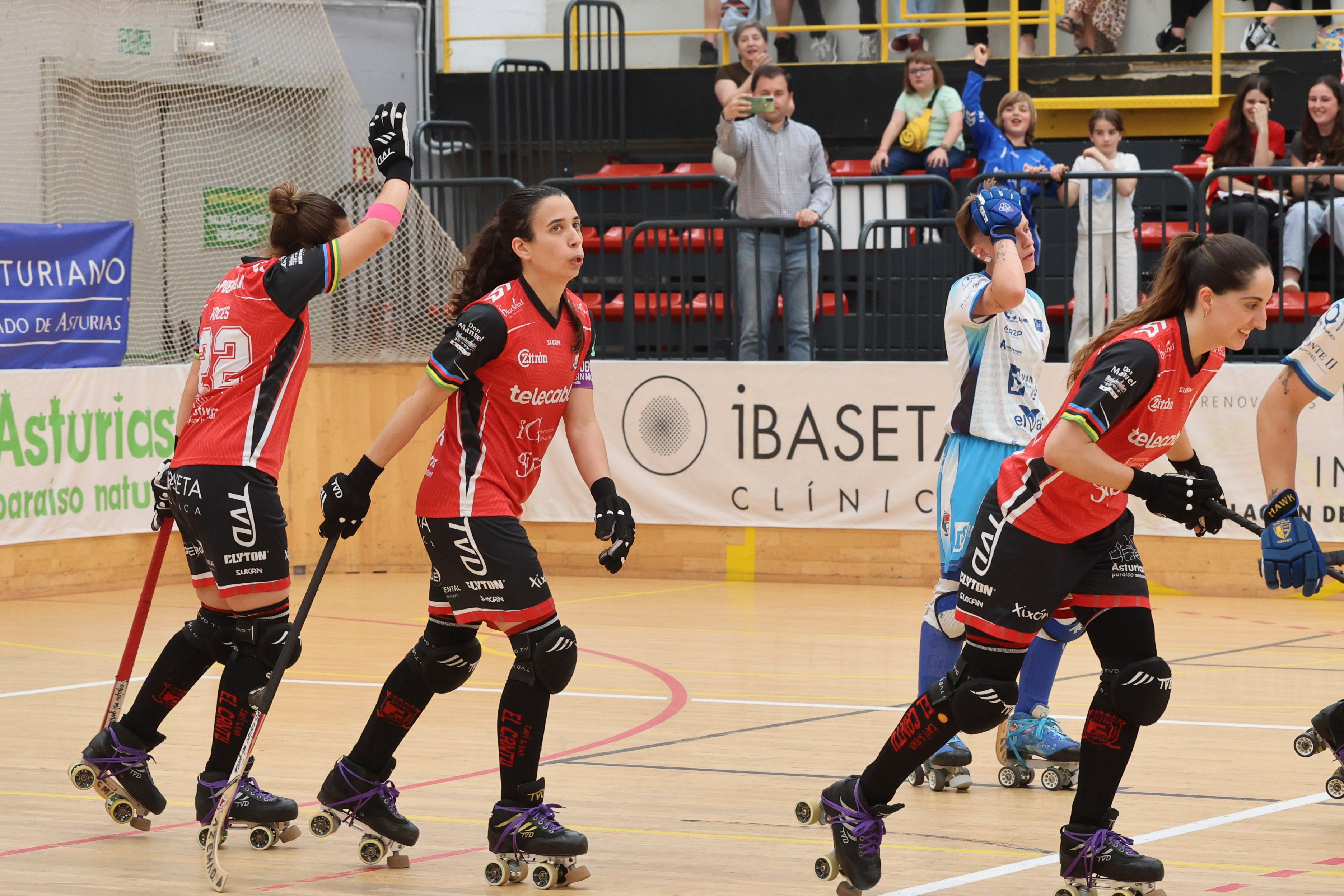 Entre la alegría y el llanto: las imágenes del último partido del Telecable Hockey