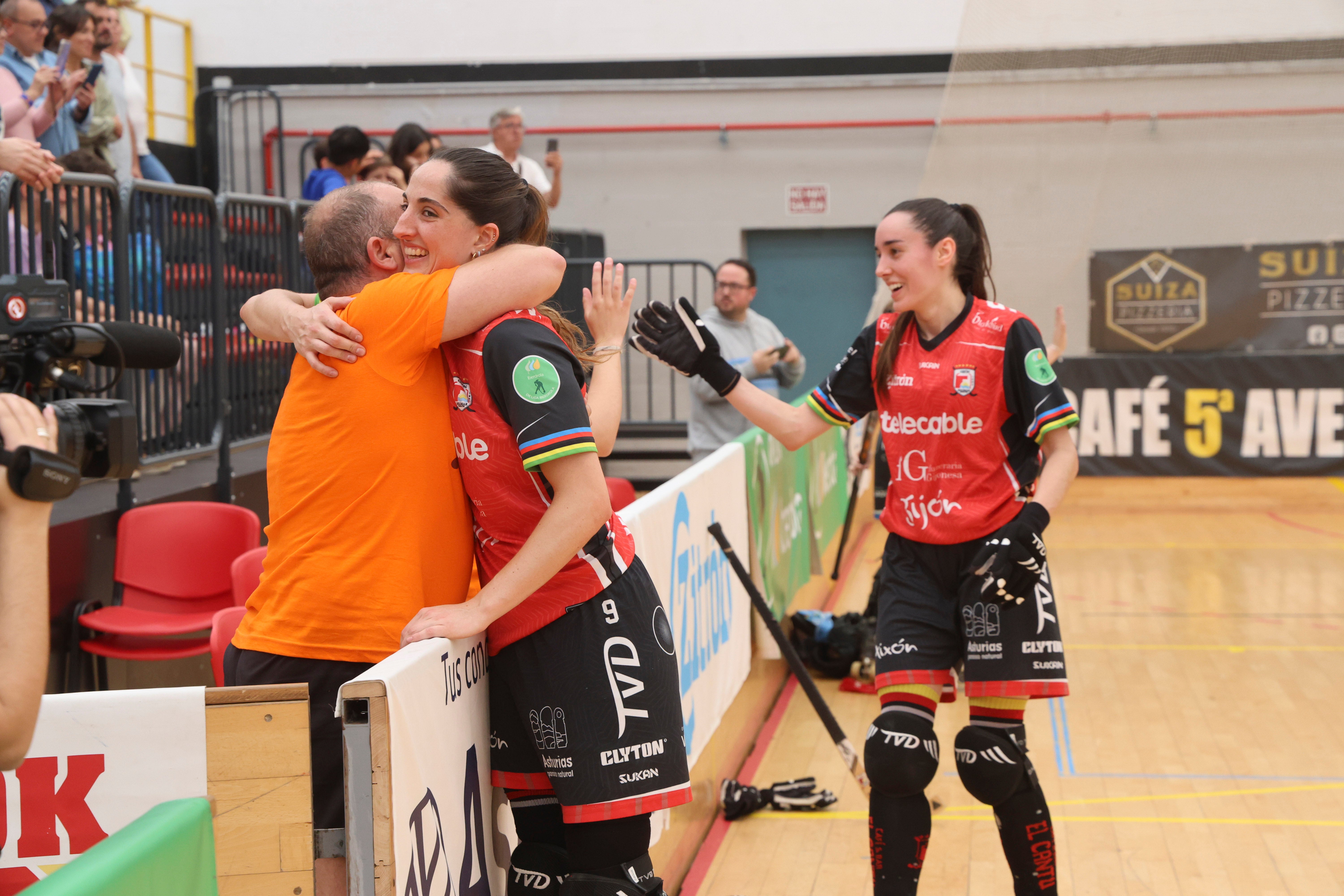 Entre la alegría y el llanto: las imágenes del último partido del Telecable Hockey