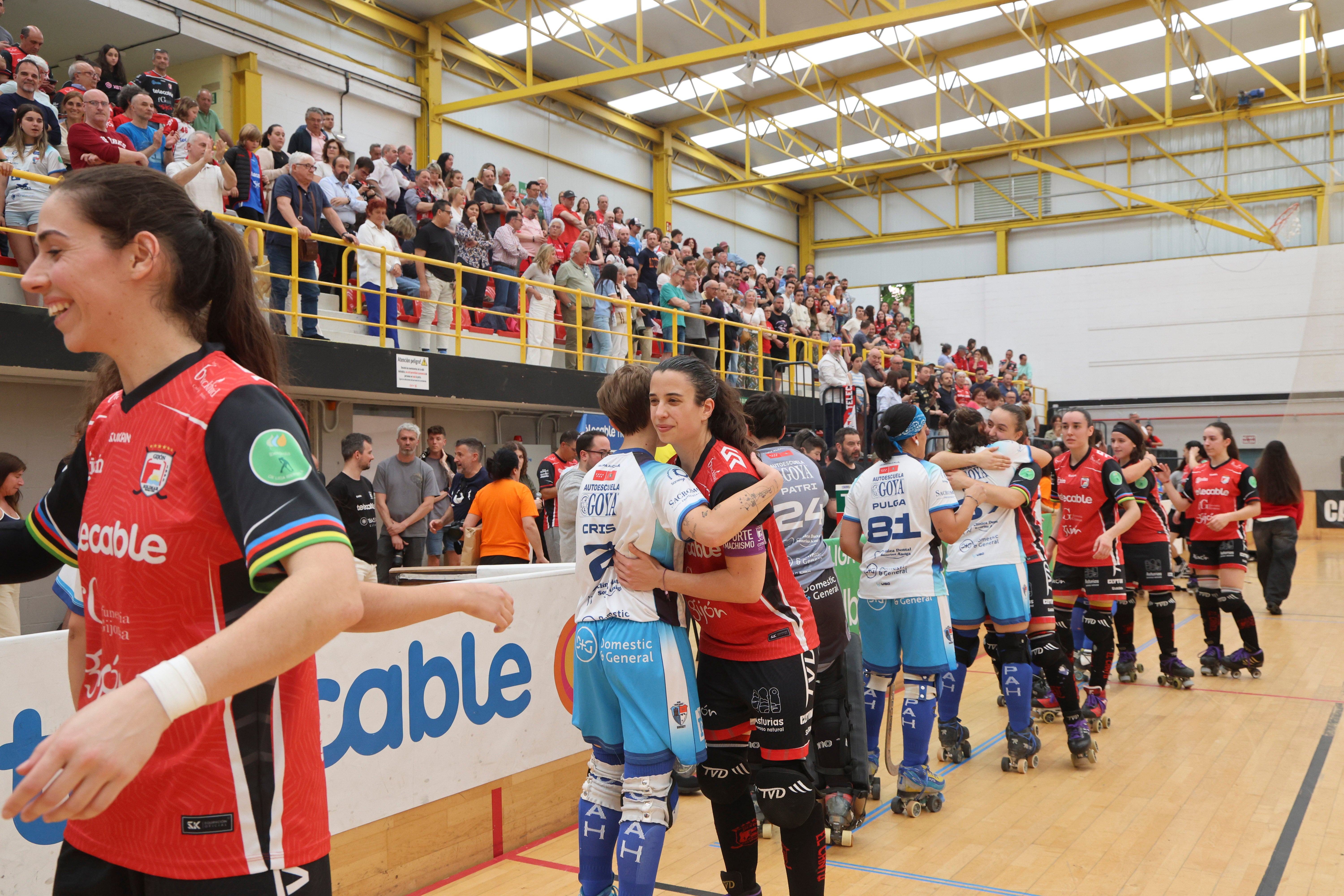Entre la alegría y el llanto: las imágenes del último partido del Telecable Hockey