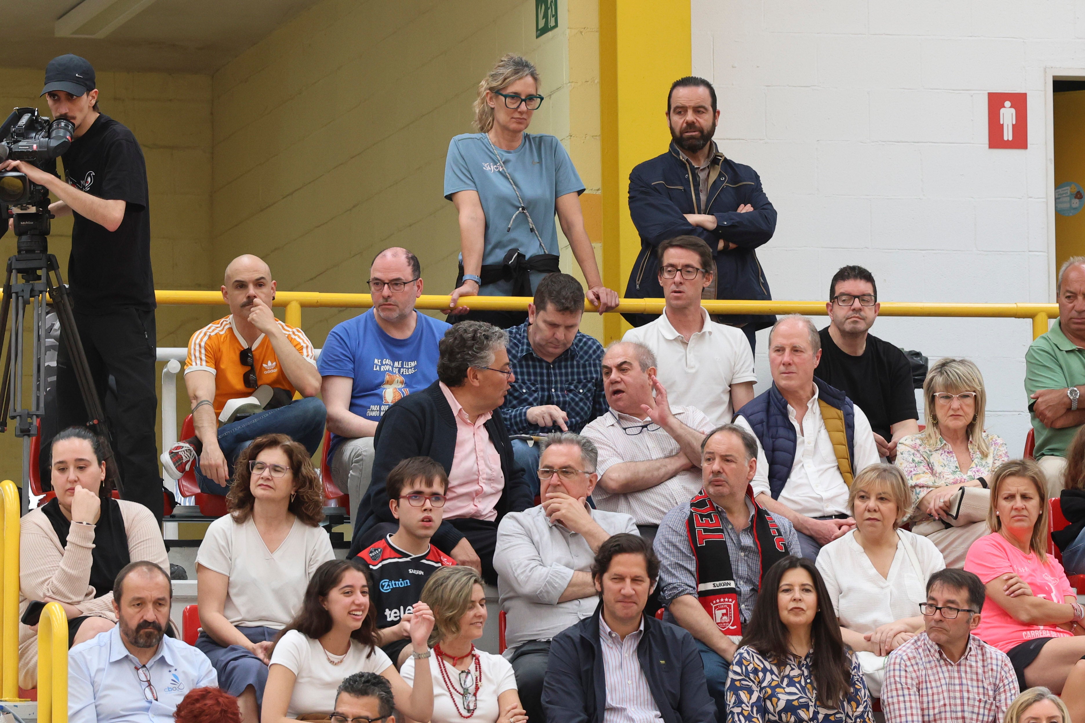 Entre la alegría y el llanto: las imágenes del último partido del Telecable Hockey
