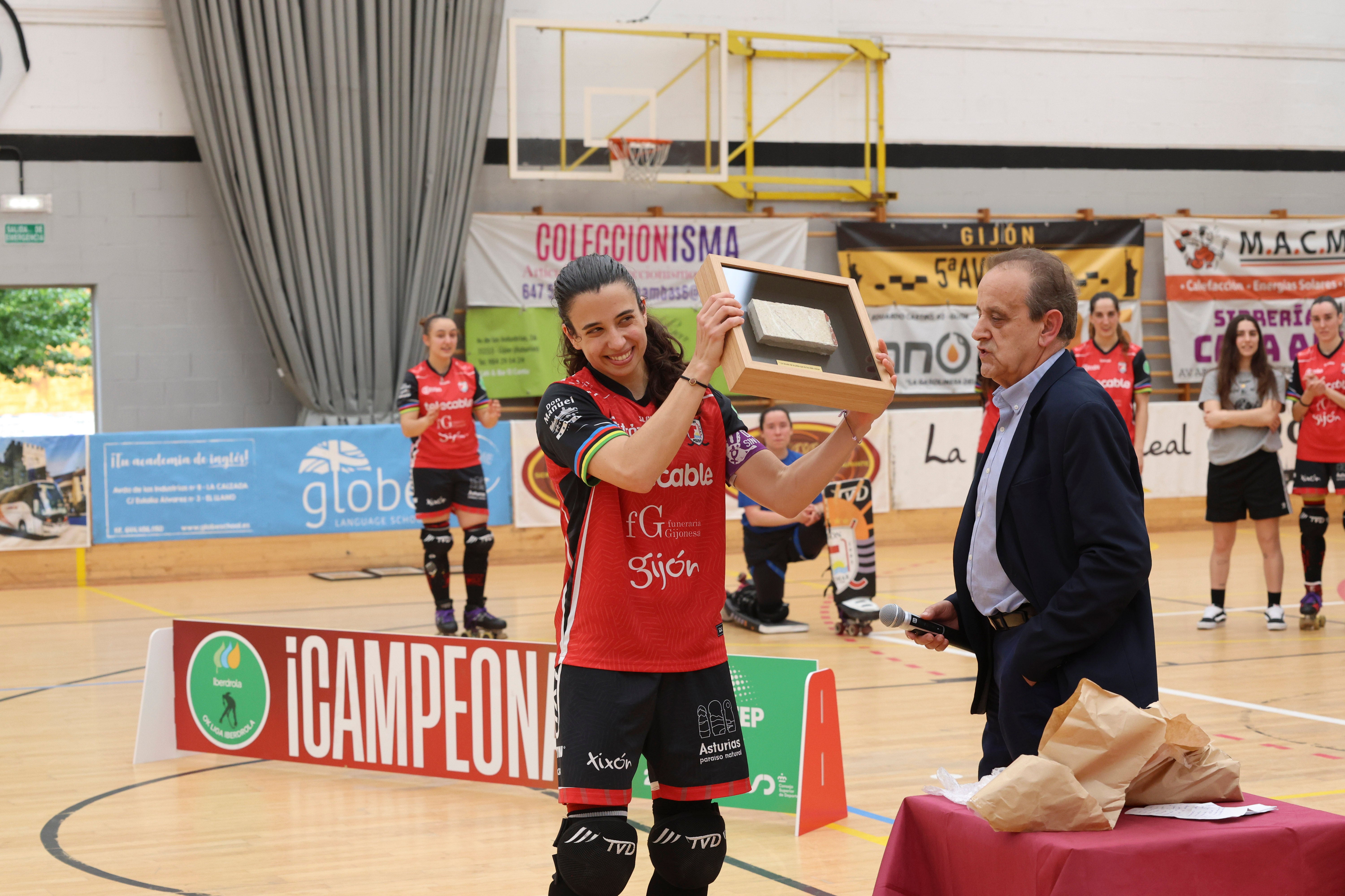 Entre la alegría y el llanto: las imágenes del último partido del Telecable Hockey