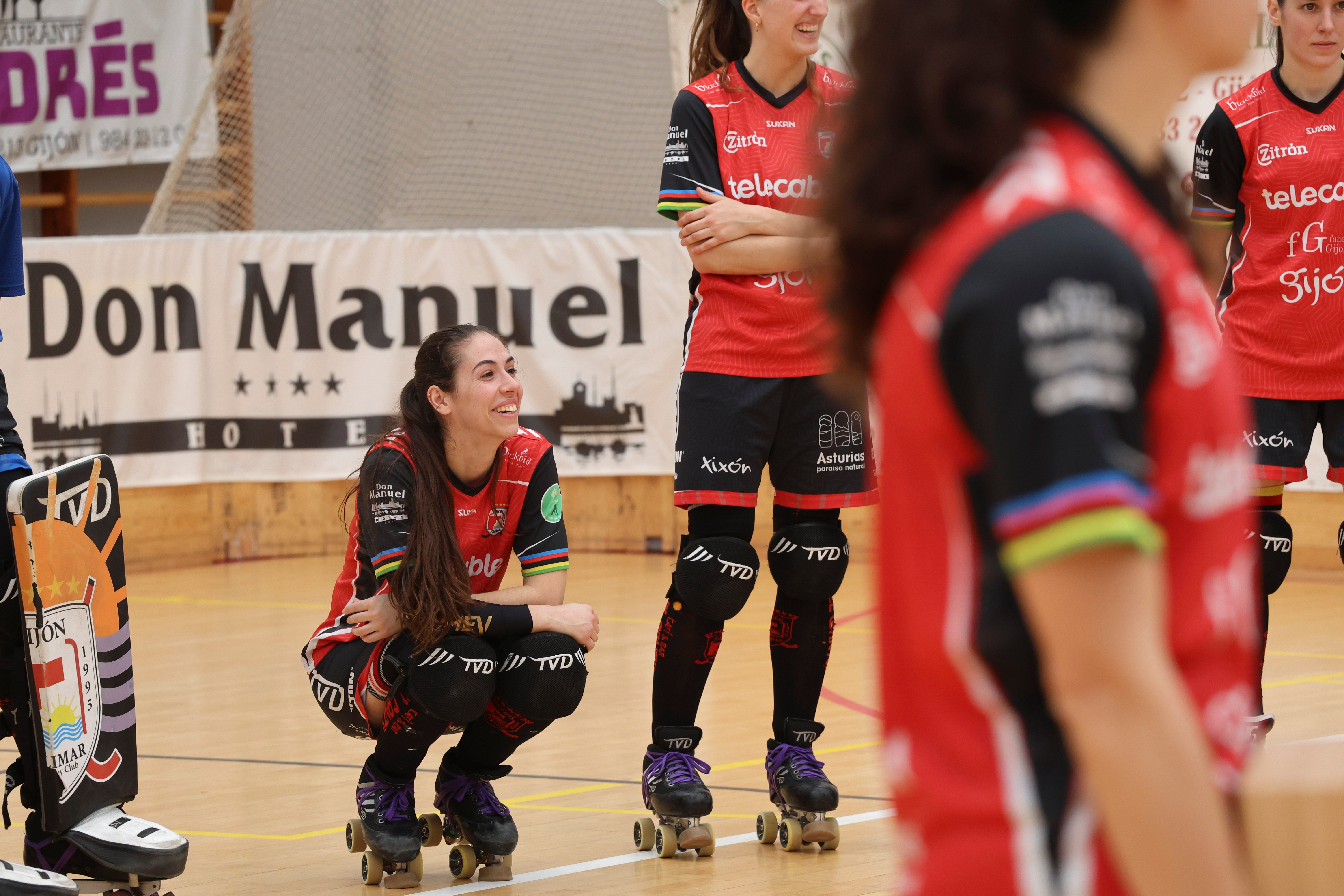 Entre la alegría y el llanto: las imágenes del último partido del Telecable Hockey