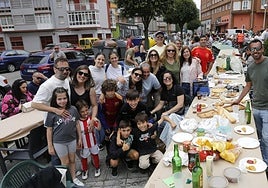 También hubo grupos de amigos y familias muy multitudinarios en la comida popularPALOMA UCHA