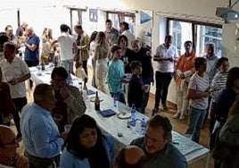 Al acto de apertura asistieron medio centenar de personas.