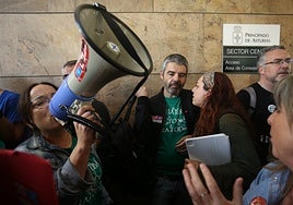 Borja Llorente, de CC OO, hizo de portavoz de todos los sindicatos, a la salida de la negociación.