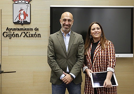 Oliver Suárez, presidente de Divertia, y Andrea García, directora del festival.