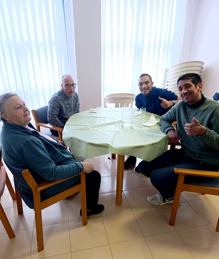 Imagen secundaria 2 - Longina Rodríguez con Iván Corral, René Castro y Anthony Colarte.