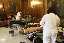 Carlos Pérez, de Candamo, es un donante habitual.