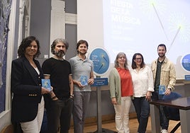 Montserrat López Moro con varios de los músicos que actuarán.