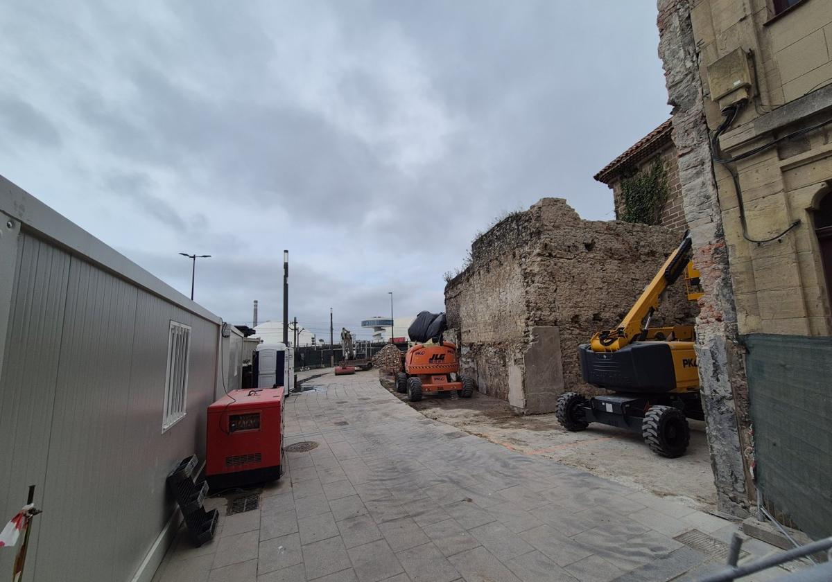 Un equipo de arquitectos diseñará el futuro centro de interpretación de la muralla de Avilés