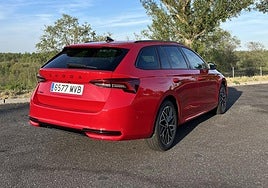 El Skoda Octavia Combi mide 4,69 metros de largo, con una batalla que alcanza los 2,68 metros.