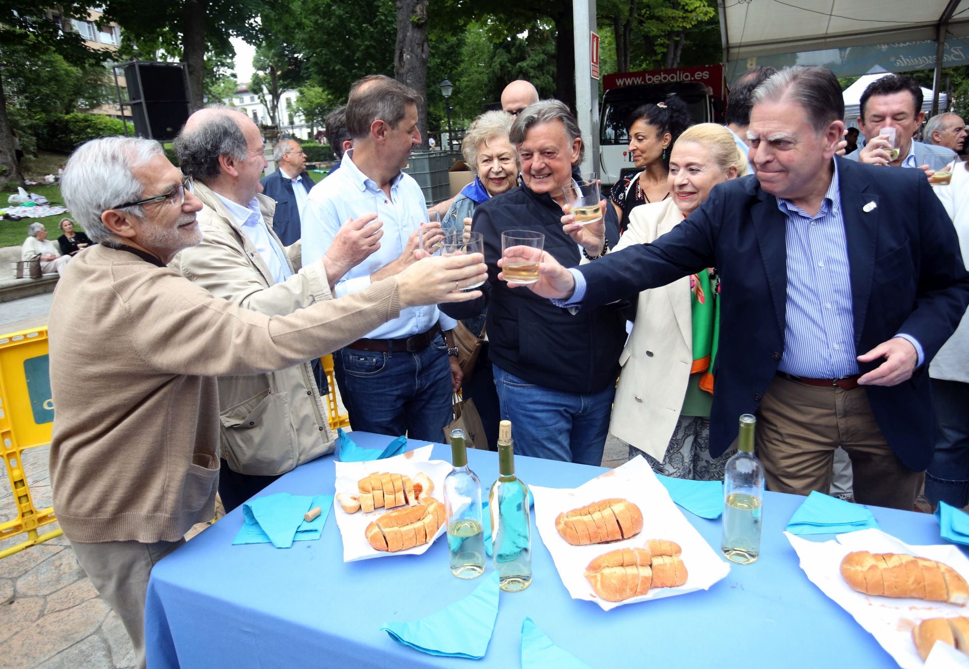 Oviedo cumple con la tradición y toma el centro en el Martes de Campo