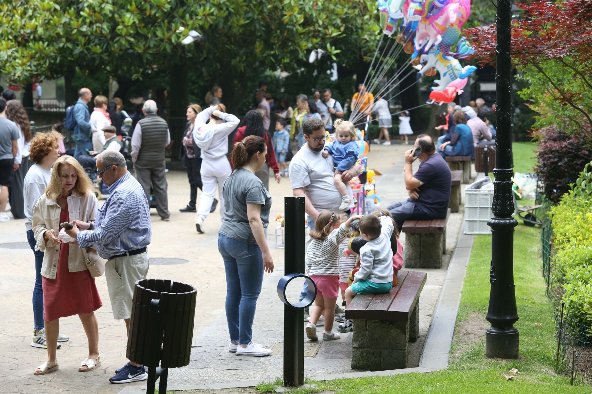 Oviedo cumple con la tradición y toma el centro en el Martes de Campo