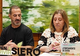 El alcalde de Siero, Ángel García, y la edil Sonia Lago.