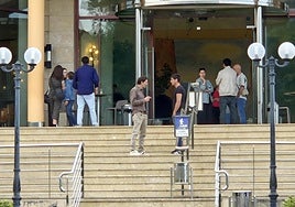 Entrada del Tanatorio de Las Arenas en Luanco.