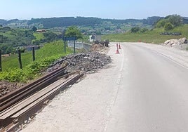 La zona en la que se encuentra el argayo obliga a usar un solo carril.