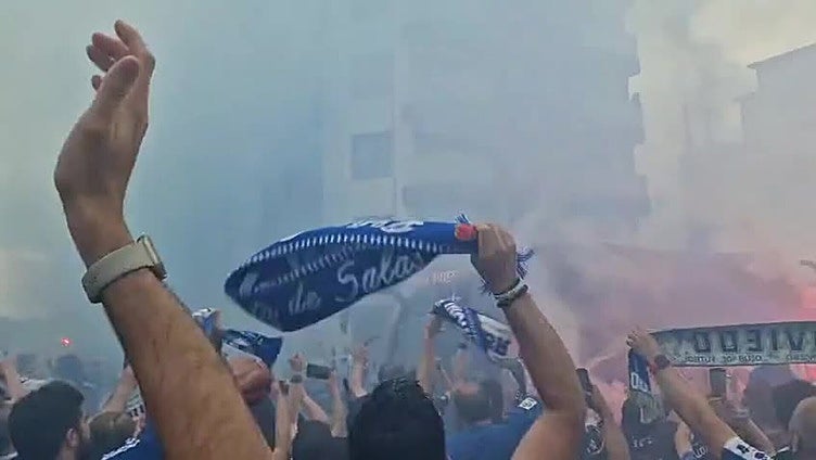 Locura azul en el recibimiento del Real Oviedo