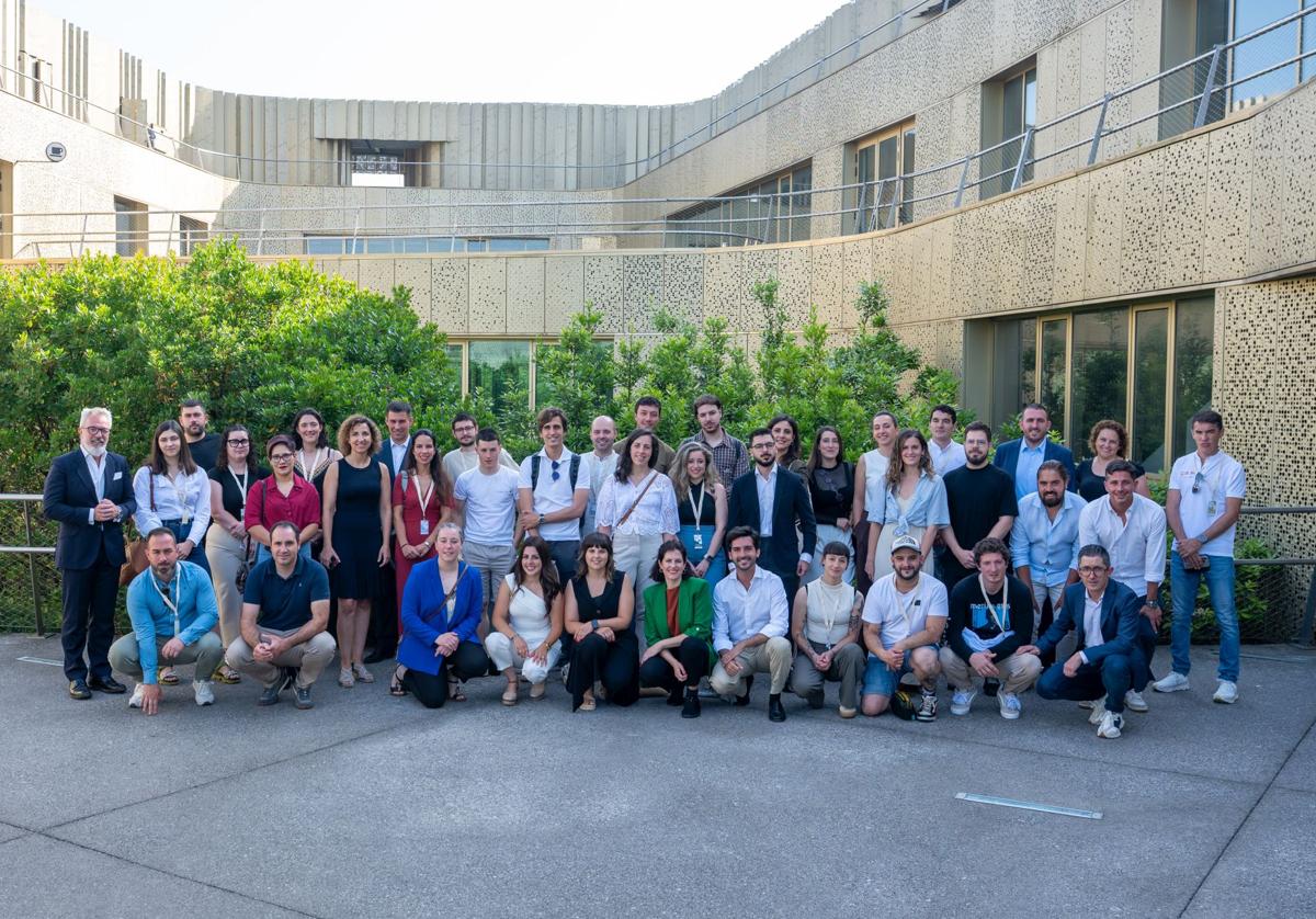 Foto de familia de los 40 jóvenes talentos de la agroalimentación en el Basque Culinary Center