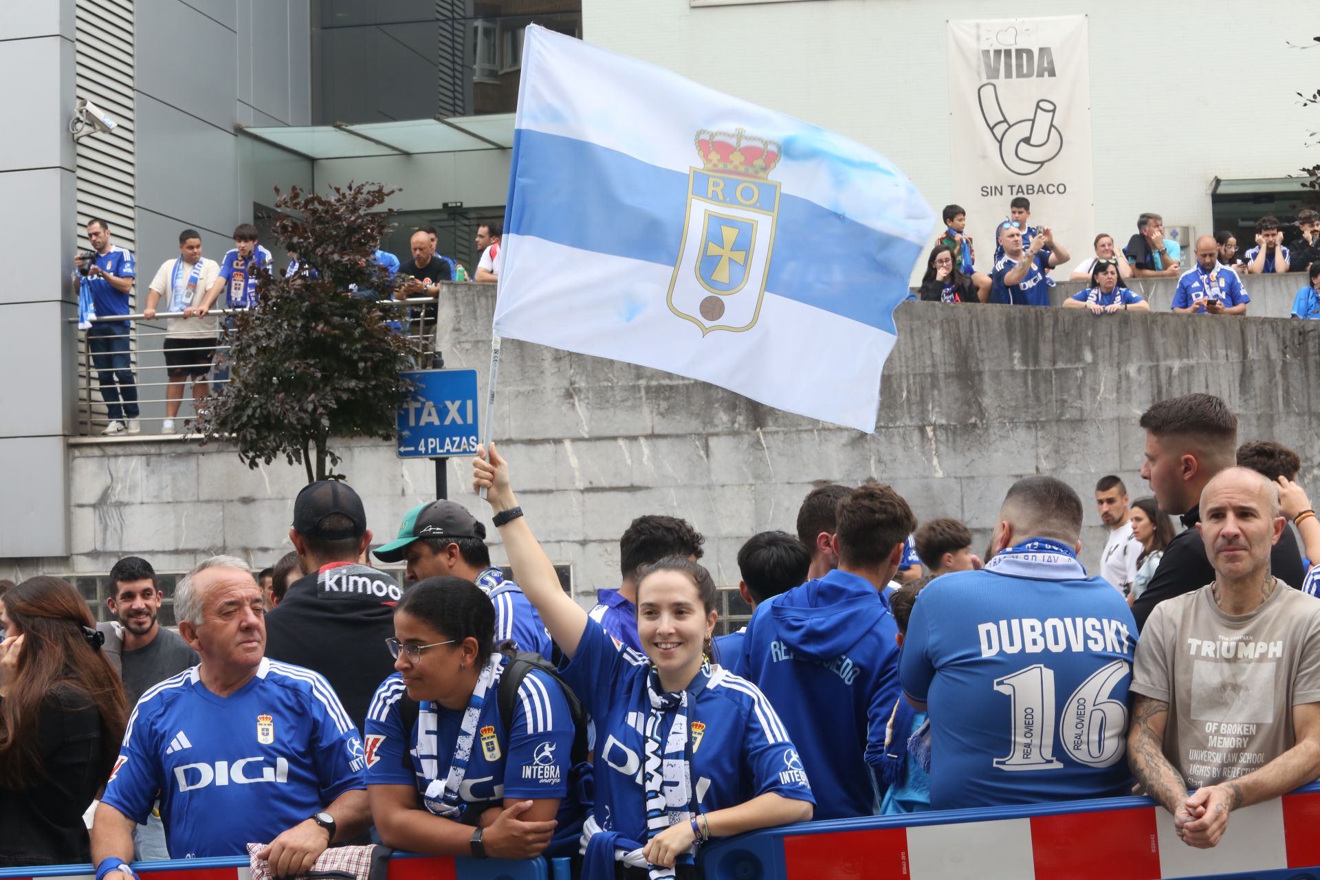 Ambientazo previo para el Real Oviedo - Almería