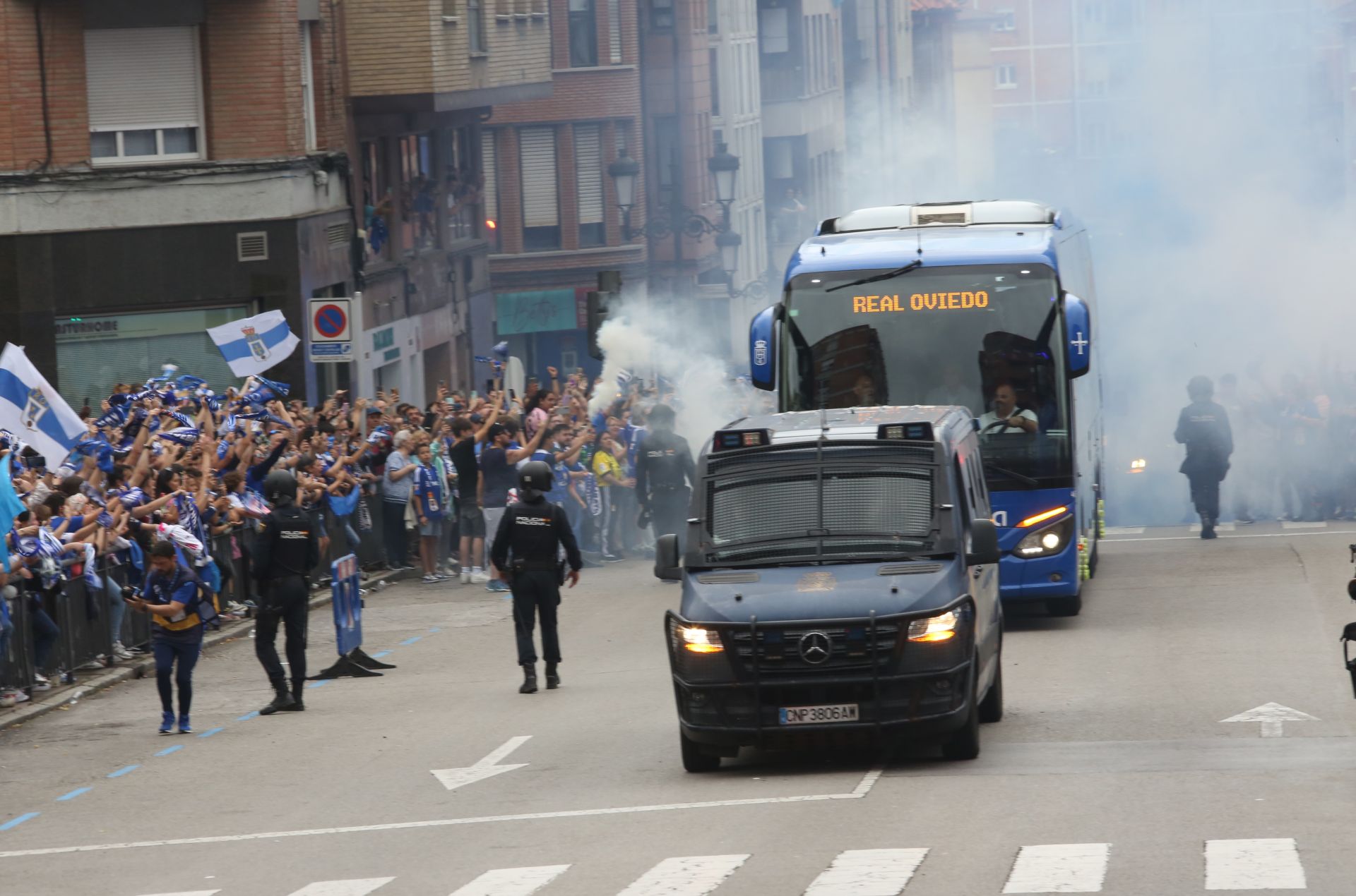 Ambientazo previo para el Real Oviedo - Almería