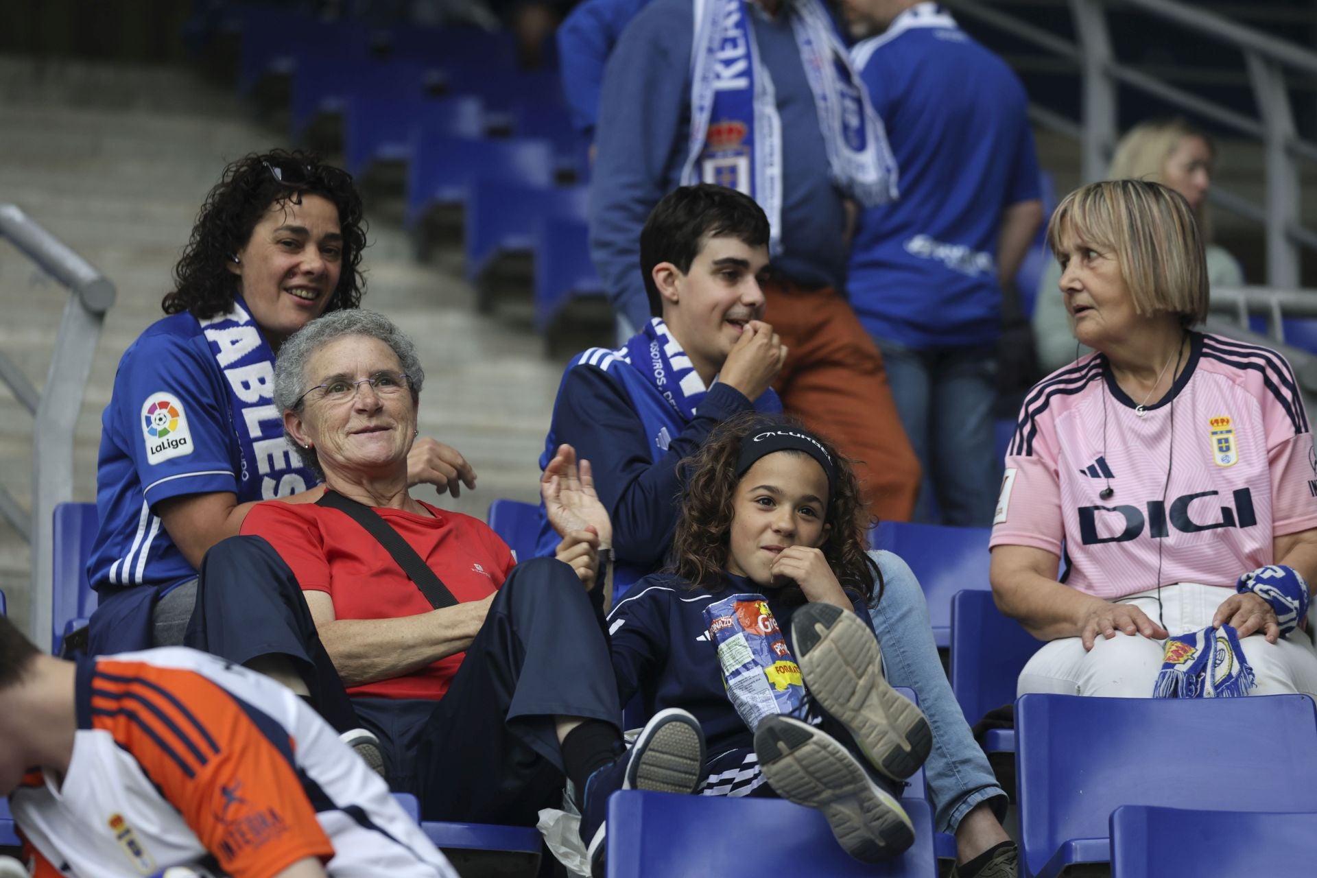 ¿Estuviste en el Real Oviedo - Almería? ¡Búscate en las imágenes!