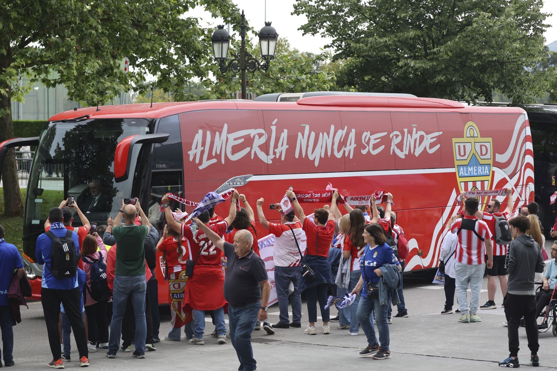 ¿Estuviste en el Real Oviedo - Almería? ¡Búscate en las imágenes!