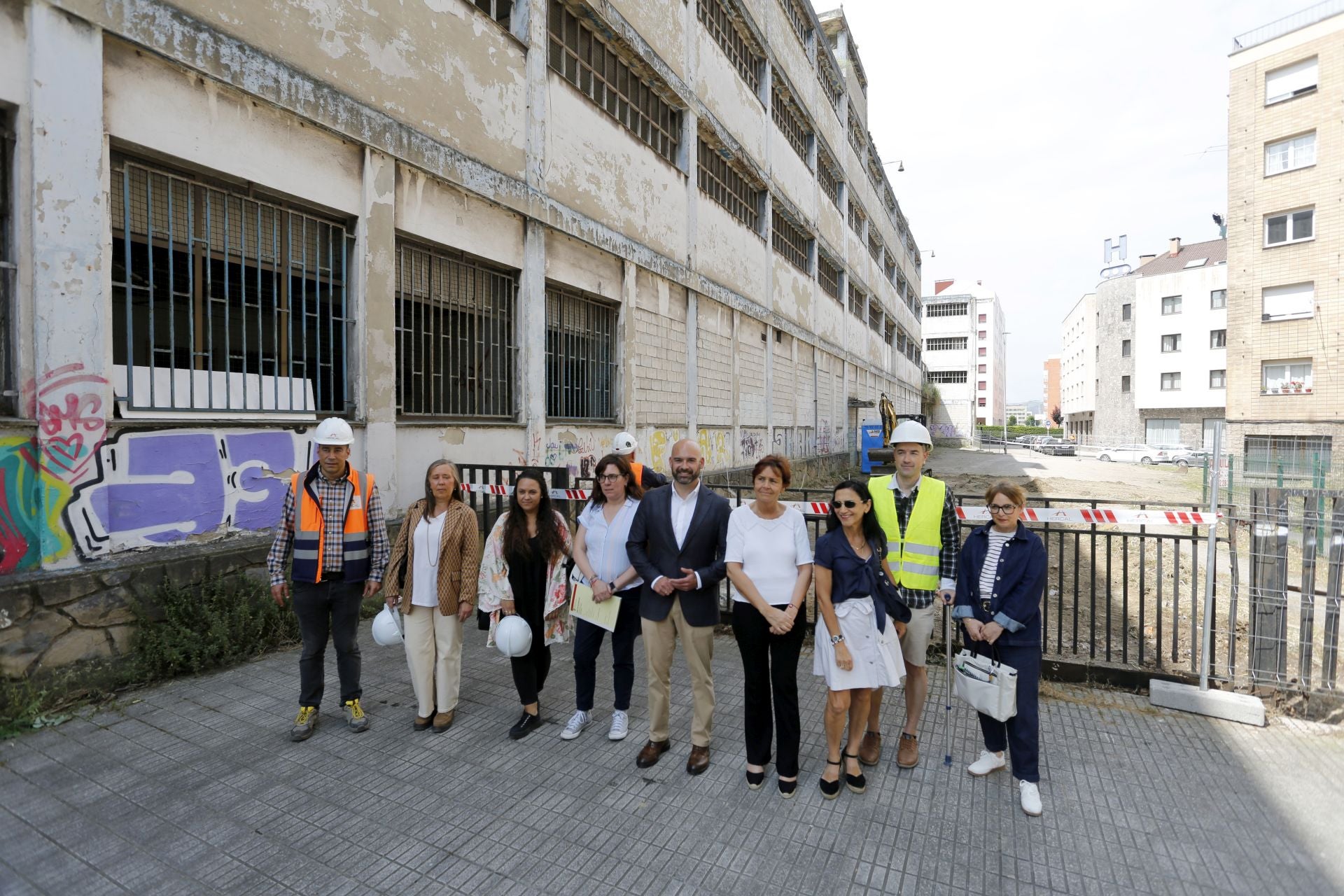 Comienza la demolición de la fábrica de Flex en Gijón