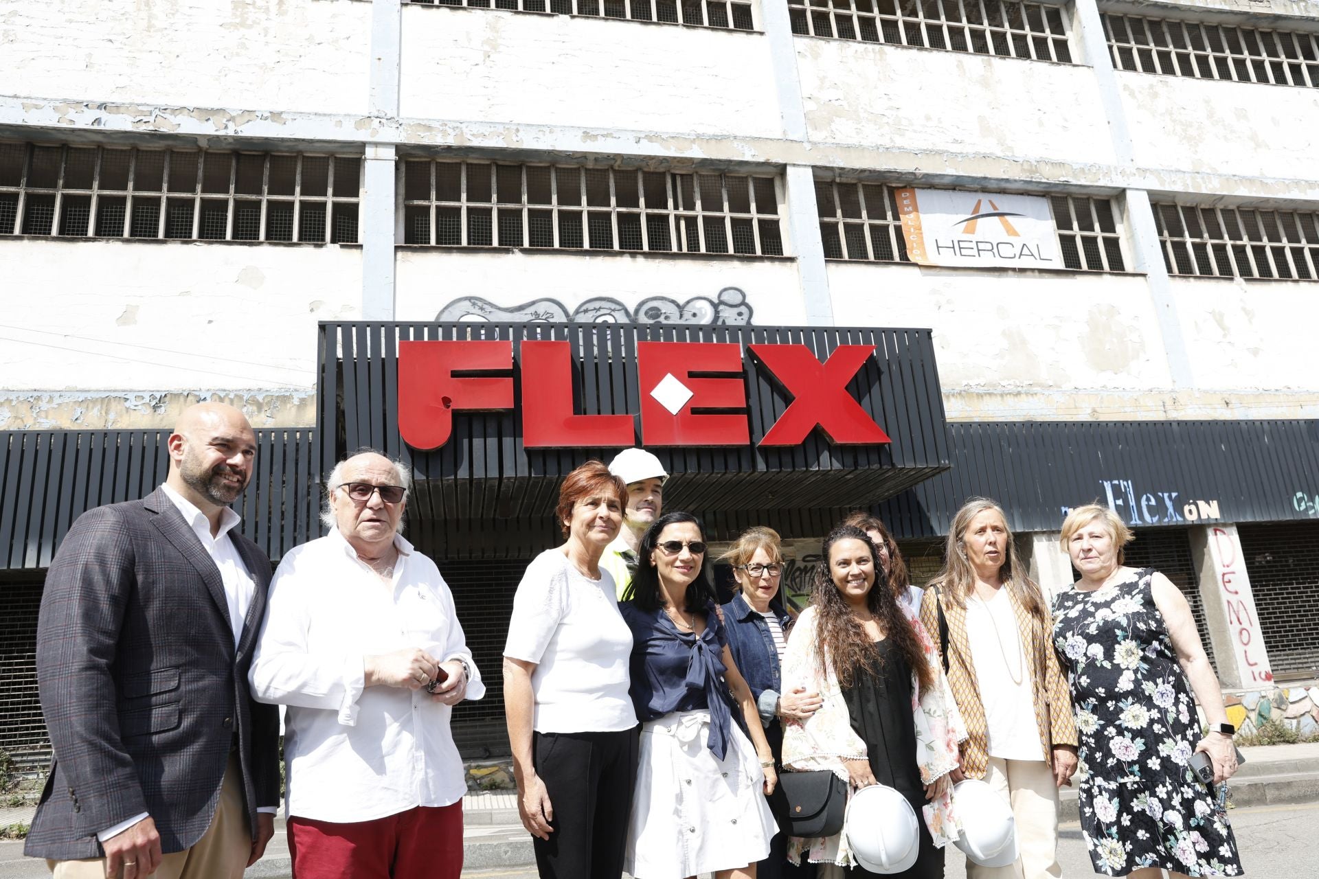 Comienza la demolición de la fábrica de Flex en Gijón
