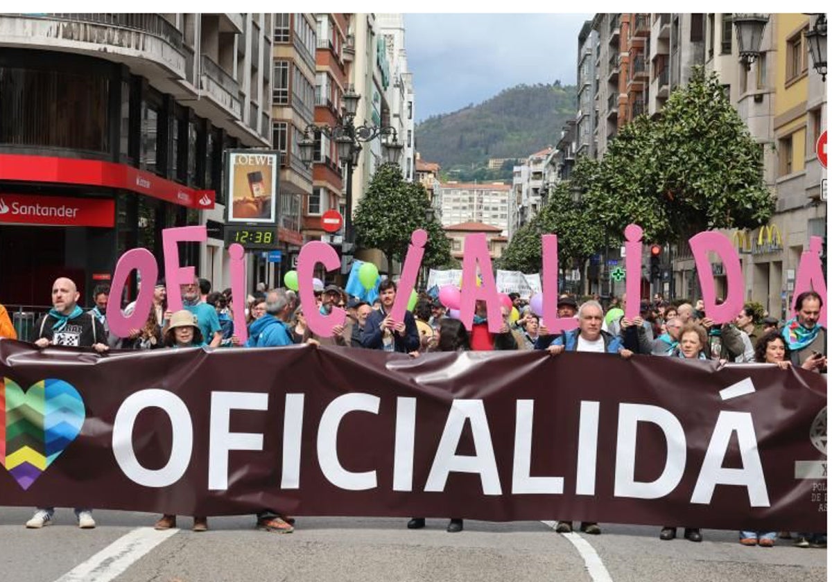 Manifestación en favor de la oficialidad del asturiano.
