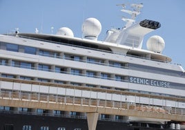 El 'Scenic Eclipse', atracado en el Puerto de Valencia en abril de este año.