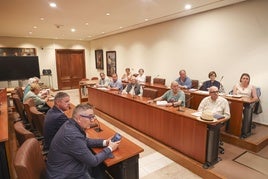 En el Consejo de Mayores participan, además de políticos, representantes de centros de mayores y de asociaciones vecinales y de mayores.