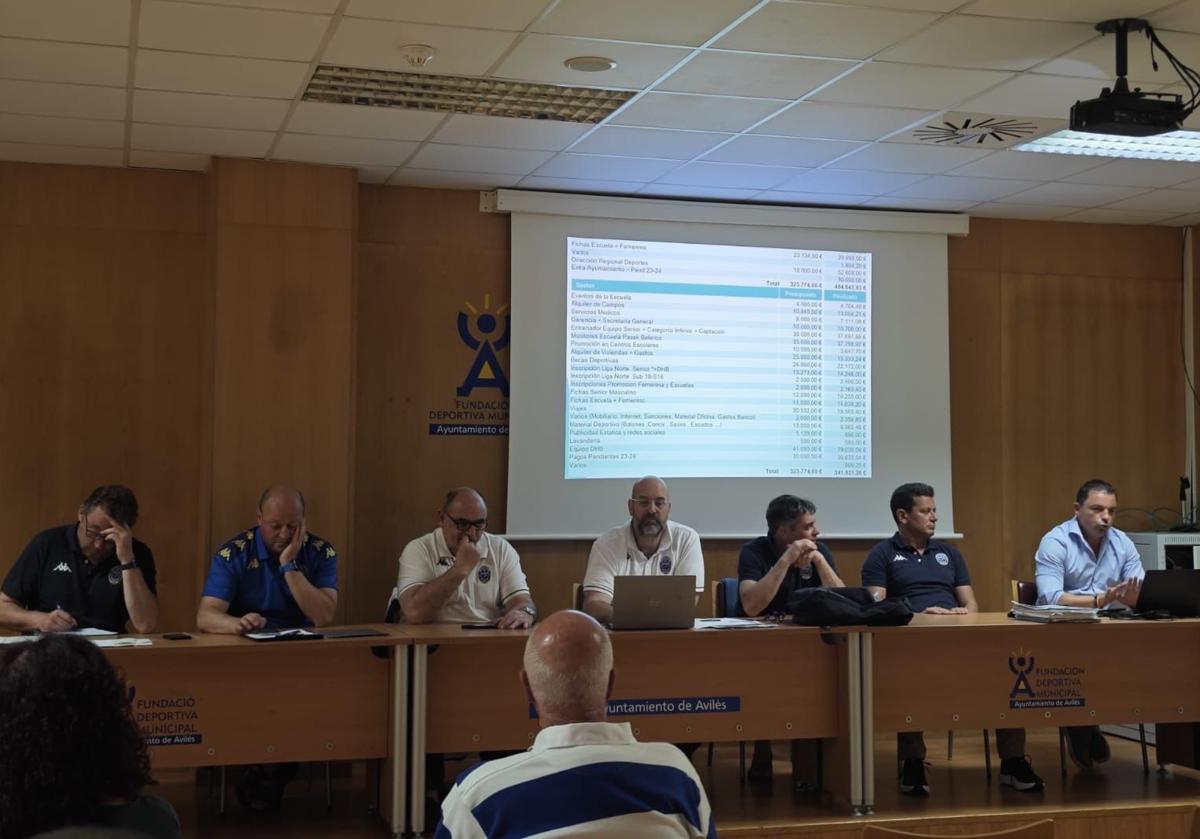 Un instante de la asamblea general ordinaria del Pasek Belenos en El Quirinal.