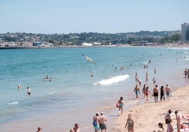 Los asturianos aprovechan las últimas horas de buen tiempo.