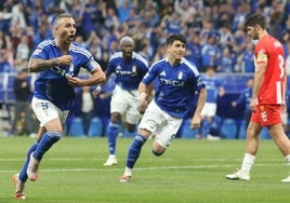 Santi Cazorla, en el Real Oviedo - Almería.
