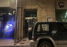 Los agentes localizaron a la madre en el baño de la vivienda en un evidente estado de nerviosismo.