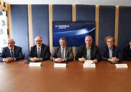 Javier Abajo, adjunto al director general de Tess Defence; Fernando Fernández, CEO de EM&E; Juan Escriña, director general de GDELS-Santa Bárbara Sistemas; Jose Vicente de los Mozos, CEO de Indra; Ibon Aperribay, consejero de Sapa Operación; y Manuel Escalante, nuevo presidente del consejo de administración de Tess y CTO de Indra.