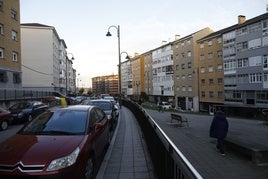 La calle Núñez de Balboa de La Luz donde se ven muchos edificios con ventanas ya cambiadas.
