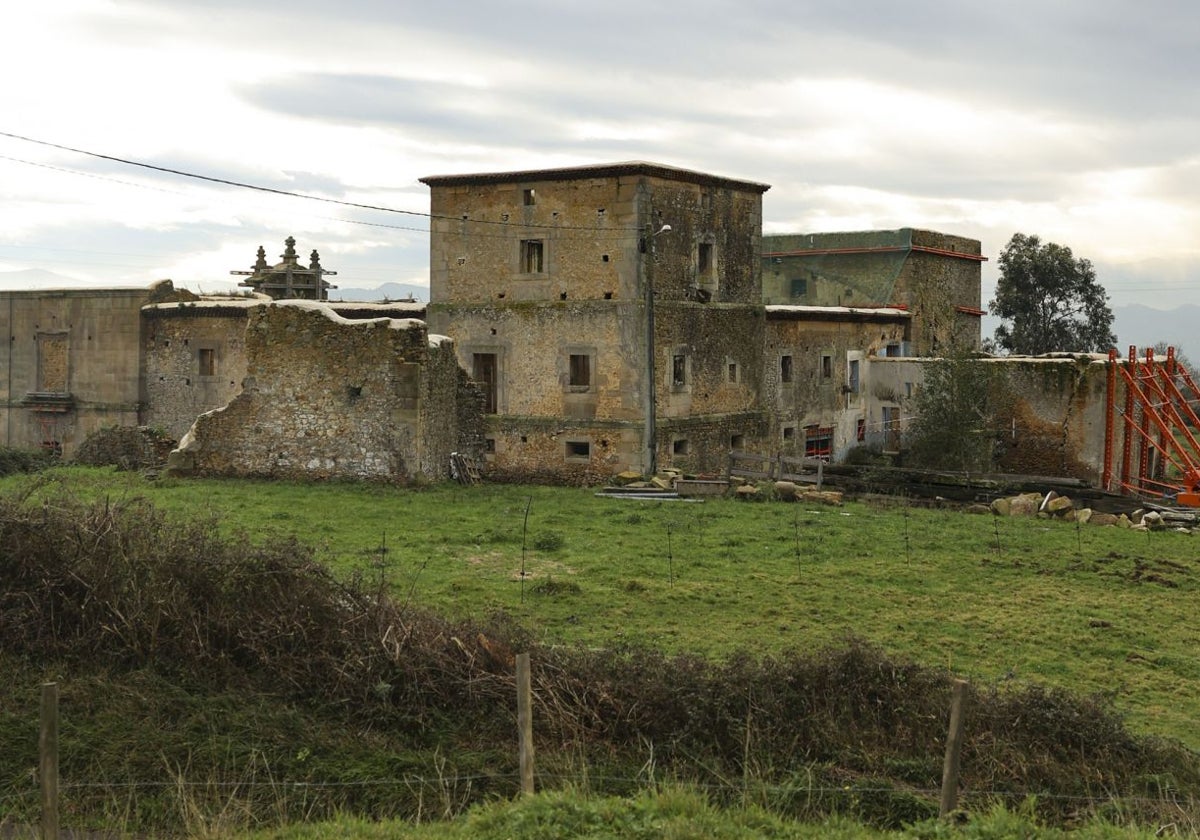 Estado que presenta el Palacio de la Torre de Celles, en Siero.