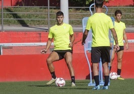 Róber Pier, durante un entrenamiento en Mareo.
