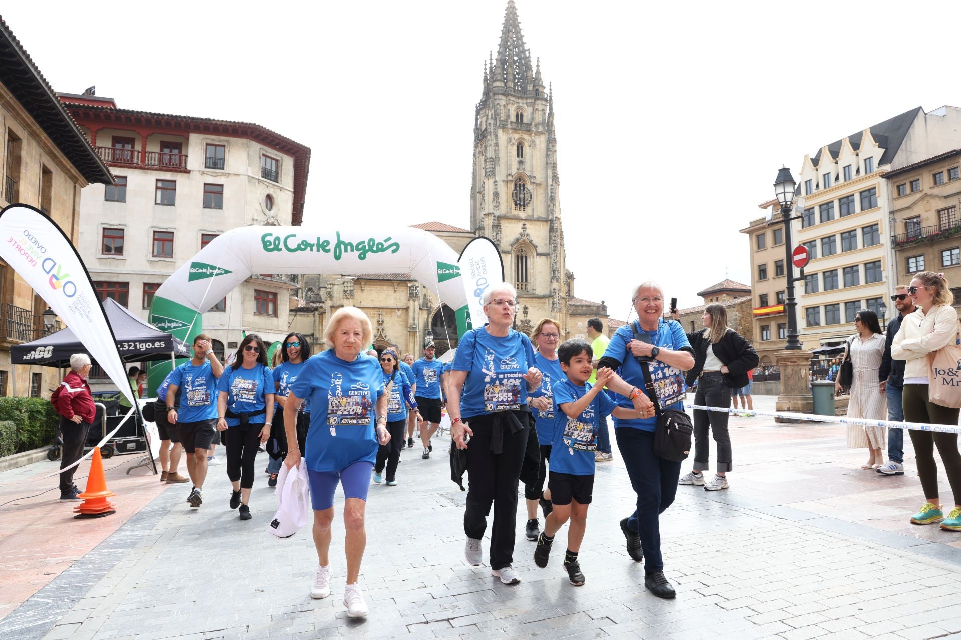 Fotos: III edición de la Carrera 10Km AutismOviedo
