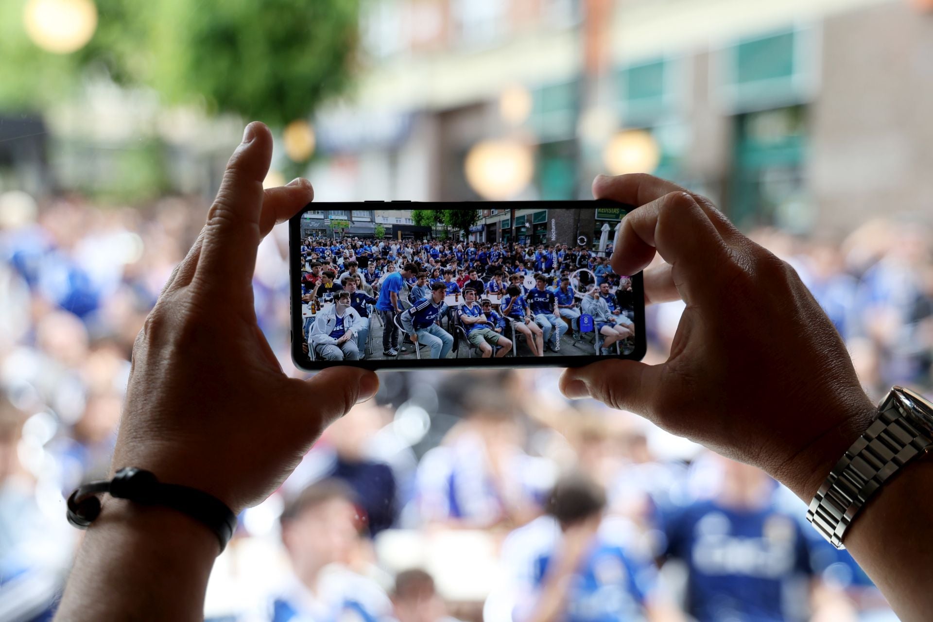 Nervios a flor de piel en los bares de Oviedo durante el Mirandés - Real Oviedo