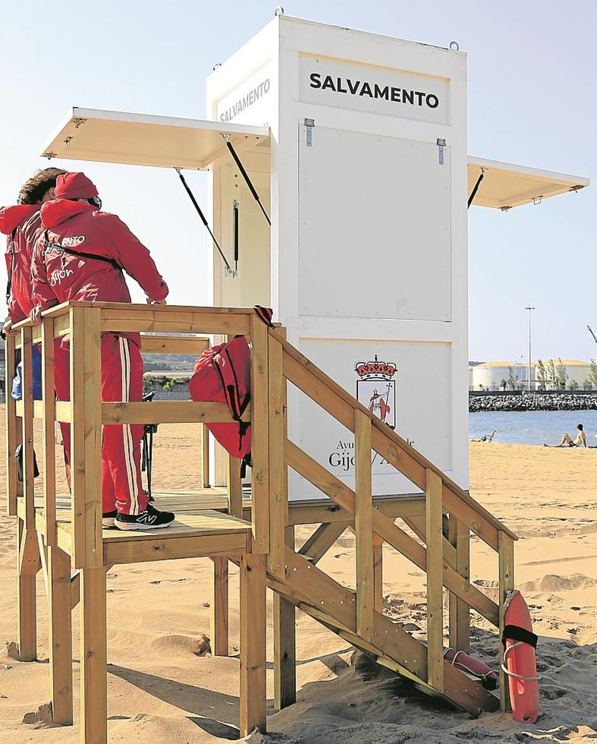La playa de El Arbeyal, en Gijón, estrenará una caseta temporal de Salvamento