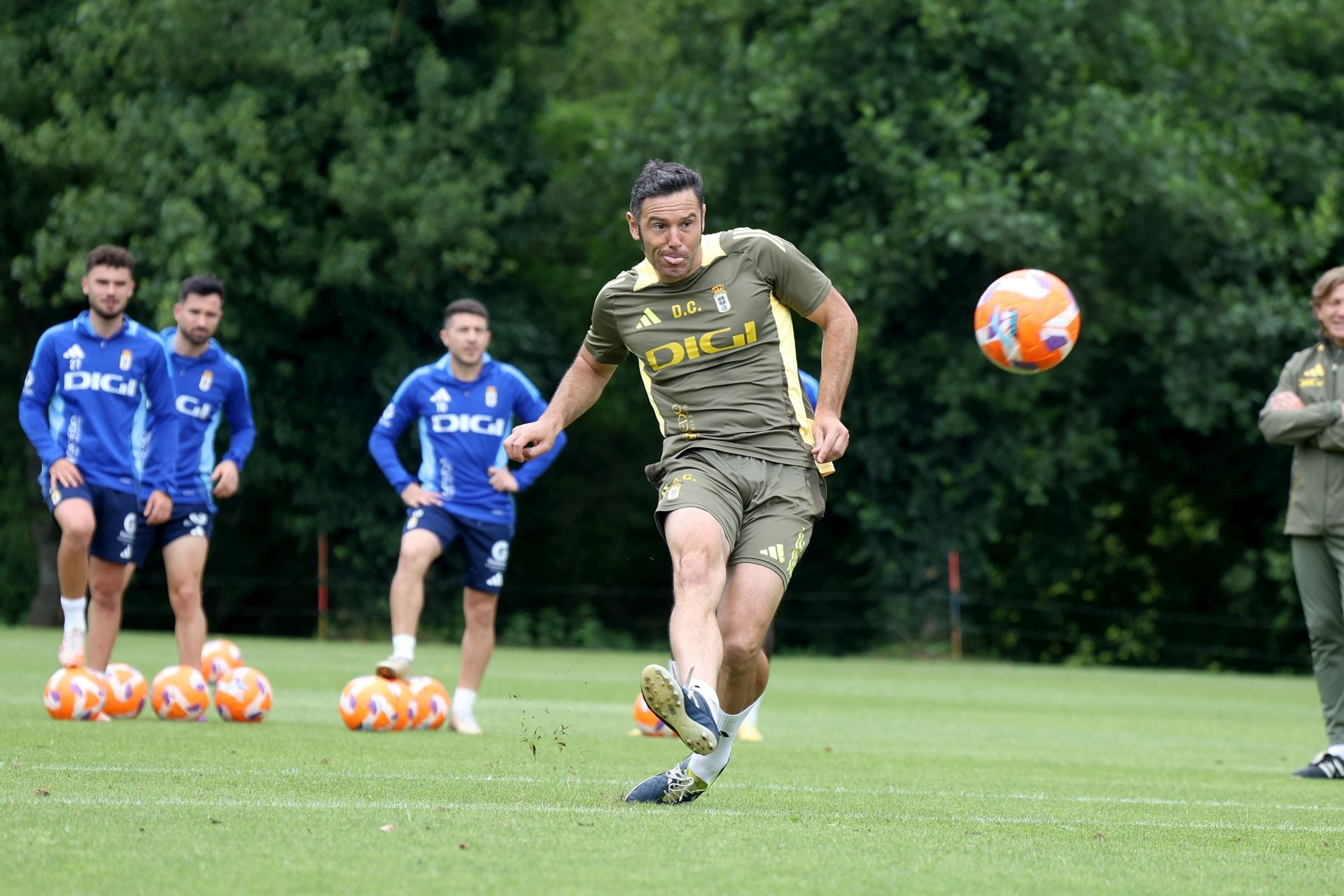 Entrenamiento del Real Oviedo tras el partido en Miranda de Ebro