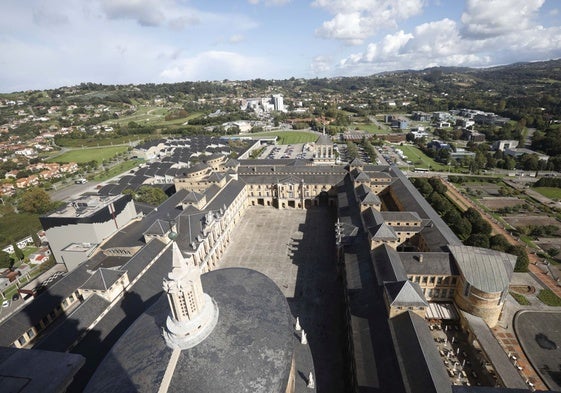 Vista de la cúpula y las cubiertas de la Universidad Laboral.
