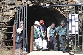 La Guardia Civil inspecciona la mina de Cerredo tras el accidente