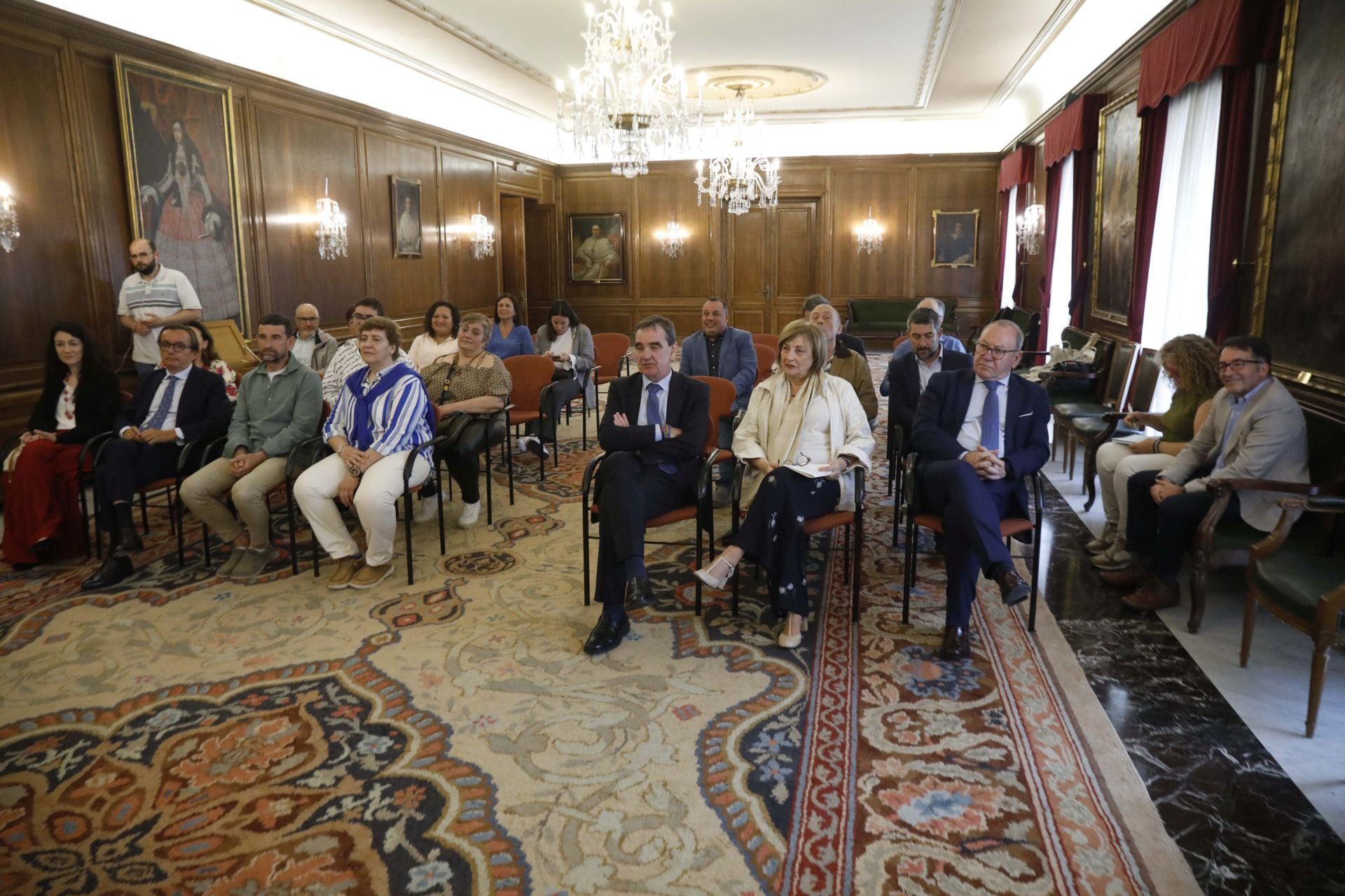 Recepción en el Consistorio a los premios de LA VOZ DE AVILÉS